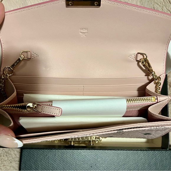 MCM monogram wallet on chain - Picture 3 of 8